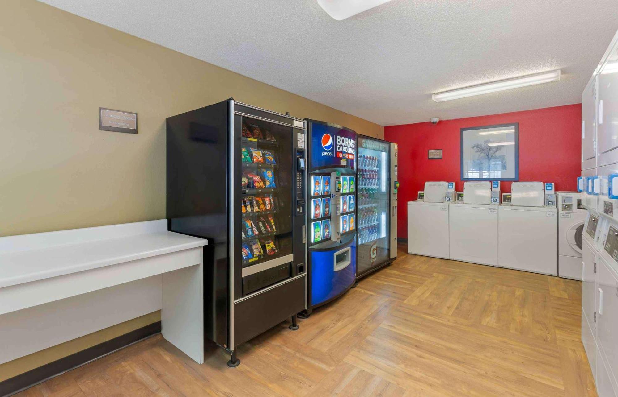Extended Stay America Select Suites - Greensboro - Wendover Ave - Big Tree Way Εξωτερικό φωτογραφία