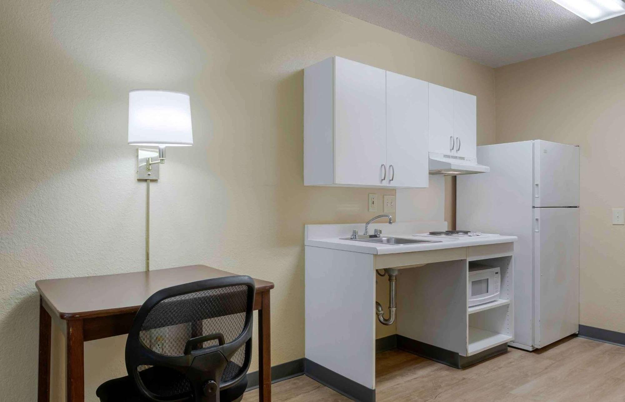 Extended Stay America Select Suites - Greensboro - Wendover Ave - Big Tree Way Εξωτερικό φωτογραφία