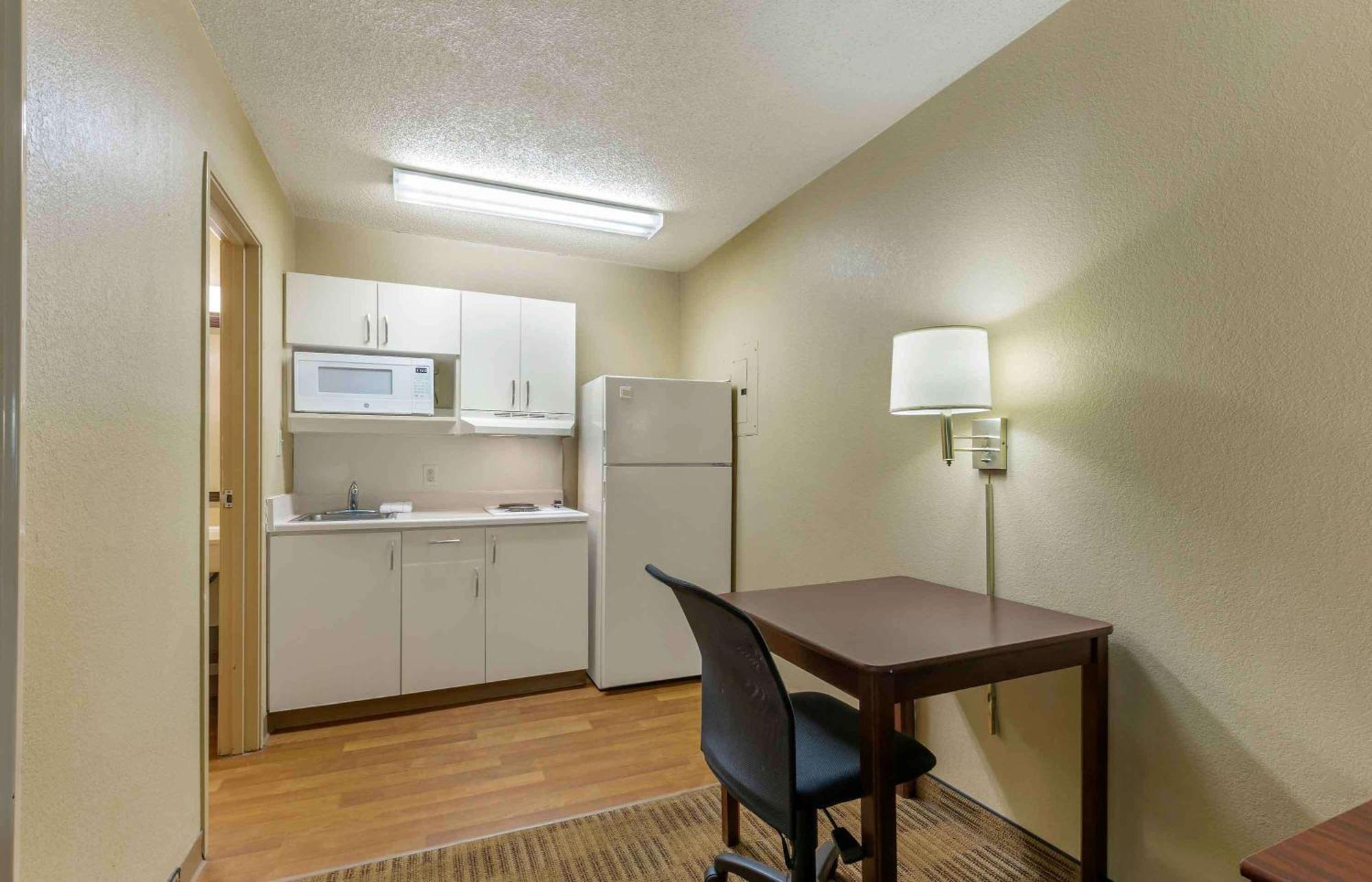 Extended Stay America Select Suites - Greensboro - Wendover Ave - Big Tree Way Εξωτερικό φωτογραφία