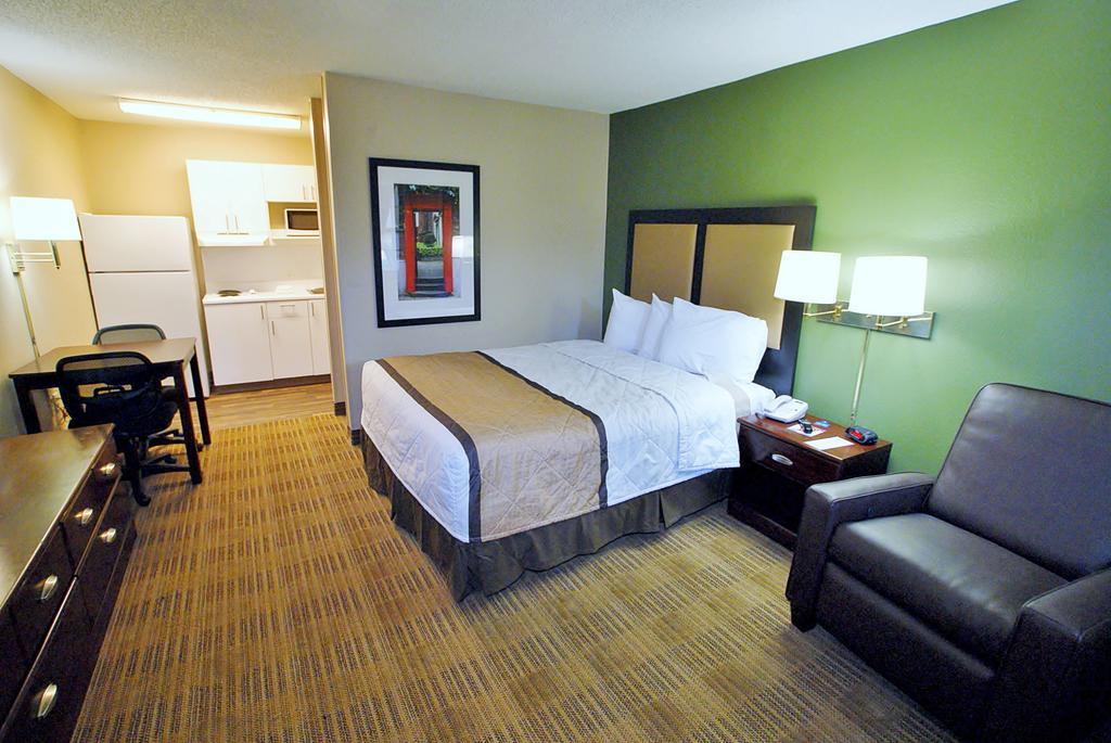 Extended Stay America Select Suites - Greensboro - Wendover Ave - Big Tree Way Εξωτερικό φωτογραφία